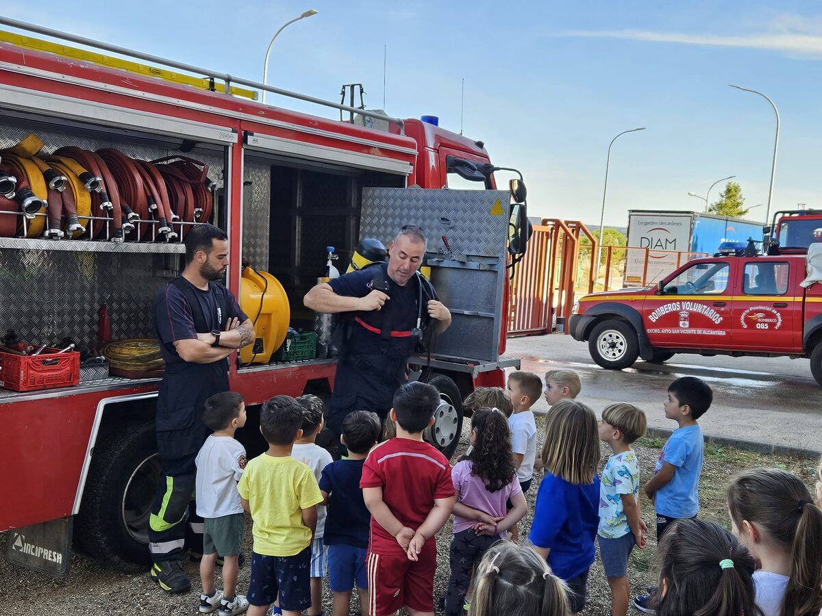 Visita bomberos voluntarios infantil